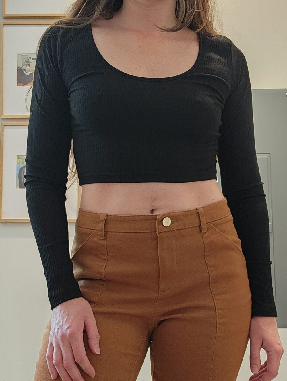 Black Long-Sleeve Ribbed Crop Top - Classic Women's Tee